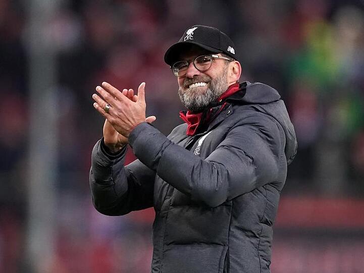 Jürgen Klopp aus Deutschland, Trainer von FC Liverpool, feiert den Sieg. Foto: John Walton/PA Wire/dpa