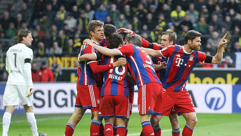 Der FC Bayern schlägt den BVB durch ein Tor von Robert Lewandowski. Der FC Bayern schlägt den BVB durch ein Tor von Robert Lewandowski.