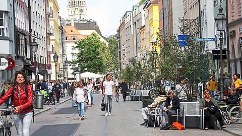 Die Sendlinger Straße ist autofrei. Jetzt soll auch mehr Grün her.