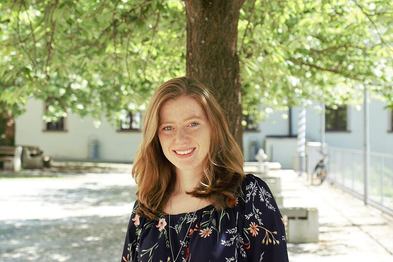 Die Passauer Studentin Corinna Schütz kämpft gegen frauenfeindliche Volksliedtexte. Die Idee dazu kam von den Comedians Joko und Klaas.
