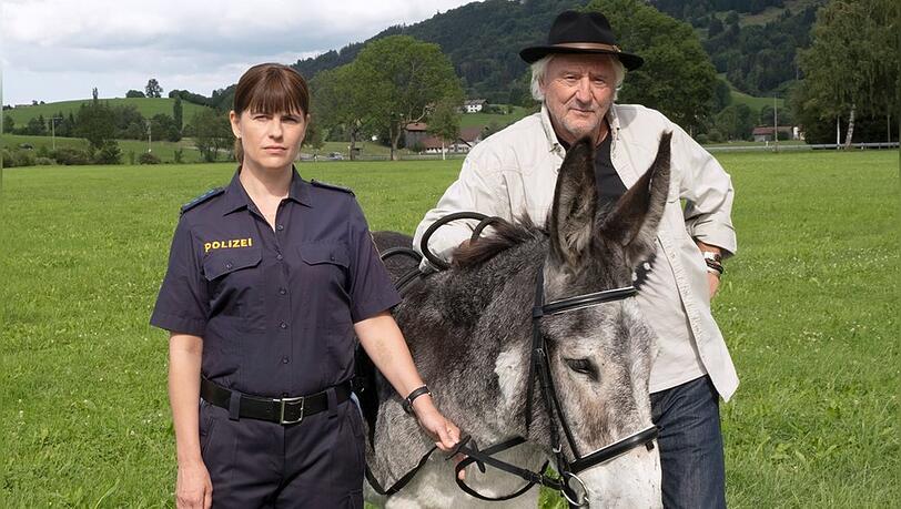 "Mein Vater, der Esel und ich": Tinka (Isabell Polak) bekommt überraschenden Besuch von Hartmut "Bonanza" Zeller (Günther Maria Halmer).