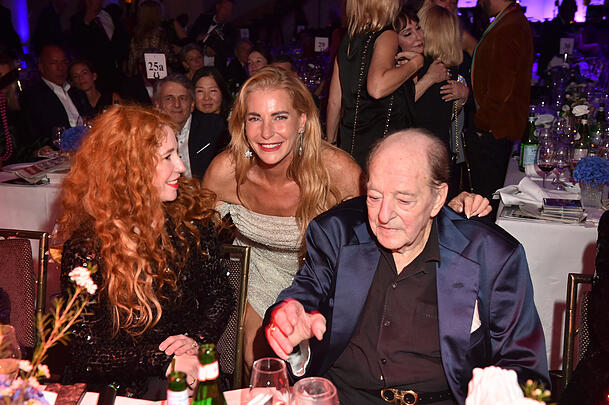 Ralph Siegel feierte im vergangenen Jahr seinen 80. Geburtstag im Bayerischen Hof. Hier mit Ehefrau Laura (li.) und Tochter Giulia. Ralph Siegel feierte im vergangenen Jahr seinen 80. Geburtstag im Bayerischen Hof. Hier mit Ehefrau Laura (li.) und Tochter Giulia.