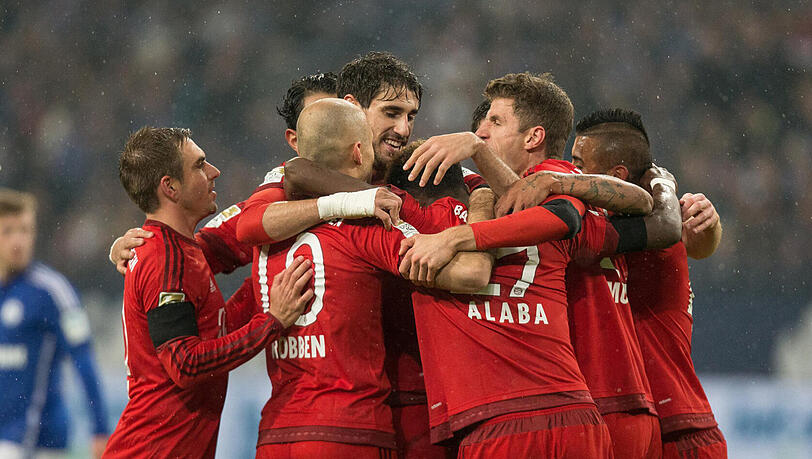 Die Spieler des FC Bayern feiern den 3:1-Erfolg des FC Bayern gegen Schalke. Sehen Sie hier die AZ-Einzelkritik der Bayern-Stars. Die Spieler des FC Bayern feiern den 3:1-Erfolg des FC Bayern gegen Schalke. Sehen Sie hier die AZ-Einzelkritik der Bayern-Stars.
