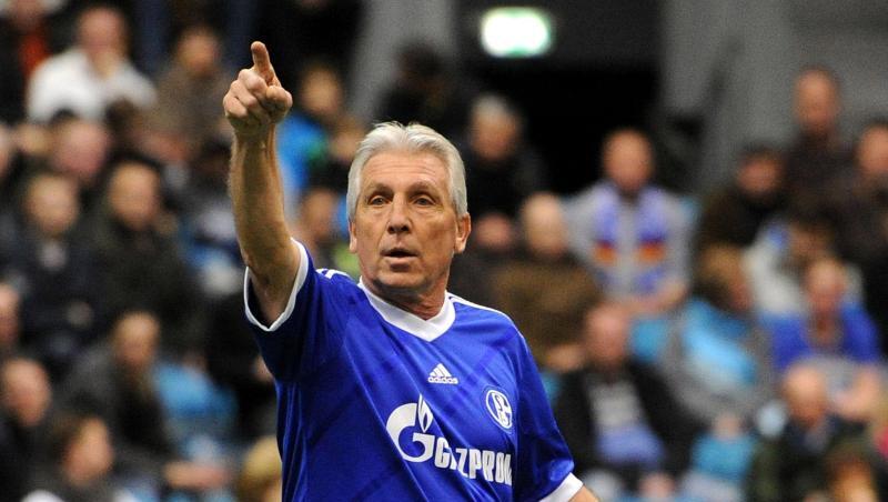 In Sorge um Königsblau: Schalke-Idol Klaus Fischer.