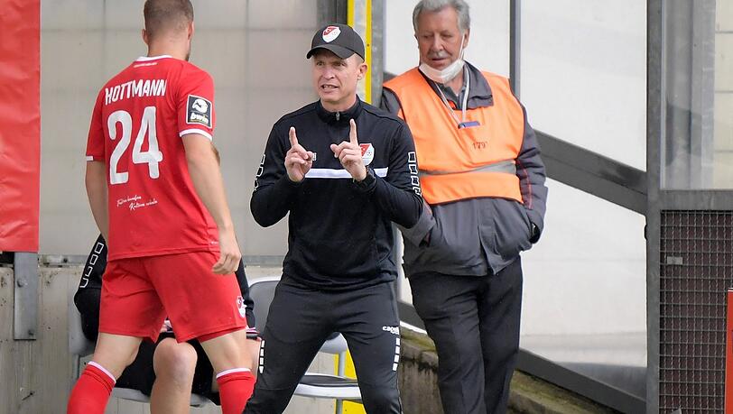 Anfeindungen von den Rängen? Aber gerne! Türkgücüs TrainerPetr Ruman, früher torgefährlicher Mittelfeldspieler. Anfeindungen von den Rängen? Aber gerne! Türkgücüs TrainerPetr Ruman, früher torgefährlicher Mittelfeldspieler.