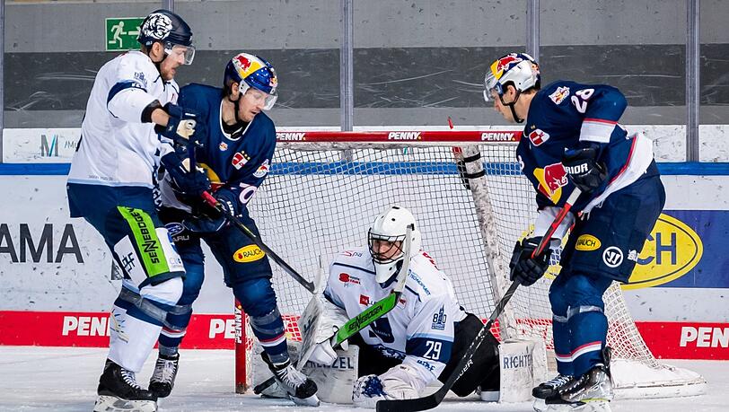 Fanghand: Dietl (r.) hat den Puck vor Max Daubner.
