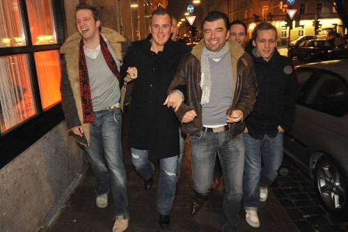 Rein ins Vergnügen: Michael, Christian, Jan, Thorsten und Marco auf dem Weg ins Eat the Rich &ndash; voller Vorfreude auf eine &bdquo;entspannte Herrentour ohne Frauen&ldquo;.