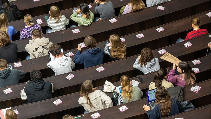 Etwa 2,8 Millionen Menschen studieren in Deutschland. (Symbolbild)
