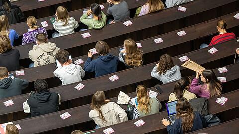 Etwa 2,8 Millionen Menschen studieren in Deutschland. (Symbolbild)