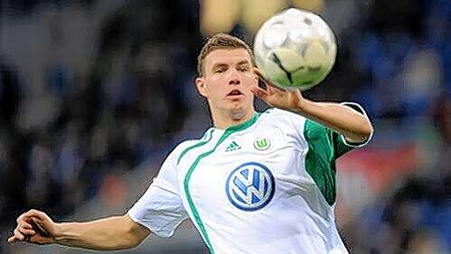 Einer der Top-Torjäger Europas, vielleicht sogar Europas: Der Wolfsburger Kapitän Edin Dzeko. Einer der Top-Torjäger Europas, vielleicht sogar Europas: Der Wolfsburger Kapitän Edin Dzeko.