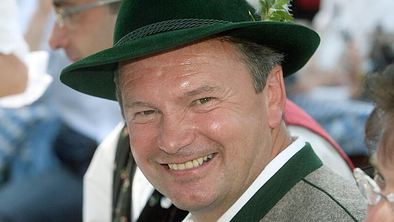Nach der Sponsoring-Affäre der Kreissparkasse Miesbach-Tegernsee muss sich unter anderem der frühere Landrat Jakob Kreidl (CSU) vor Gericht verantworten.