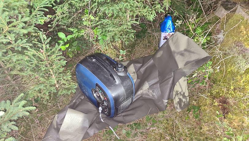 Der zum DJ-Pult gehörende Stromgenerator. Der zum DJ-Pult gehörende Stromgenerator.