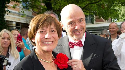 Nehmen die Vorgaben sehr ernst: Die früheren Skirennläufer Rosi Mittermaier und Christian Neureuther.