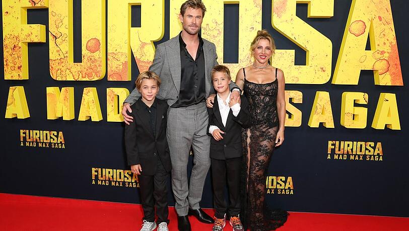 Chris Hemsworth und Elsa Pataky mit ihren Zwillingen Tristan und Sasha in Sydney. Chris Hemsworth und Elsa Pataky mit ihren Zwillingen Tristan und Sasha in Sydney.