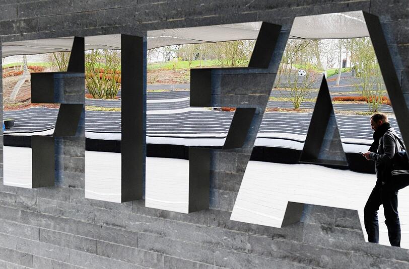 Die sechs FIFA-Funktionäre wurden am frühen Mittwochmorgen aus dem Fünf-Sterne-Hotel "Baur au Lac" abgeführt.