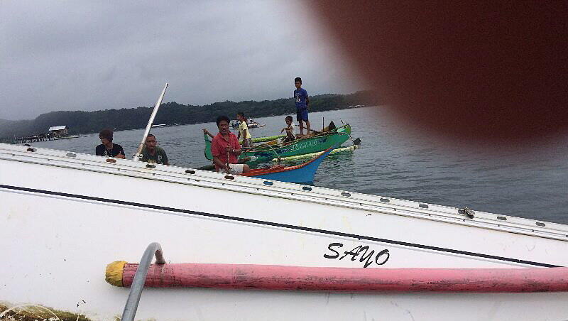 Wenige Meilen vor der Küste entdeckten Fischer die weiße und vom Sturm zerstörte Segelyacht „Sayo“. Wenige Meilen vor der Küste entdeckten Fischer die weiße und vom Sturm zerstörte Segelyacht „Sayo“.