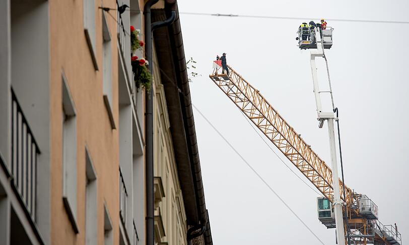 Zum zweiten Mal in zwei Monaten war der 31-jährige Asylbewerber auf einen Kran geklettert - diesmal in der Münchner Klenzestraße.