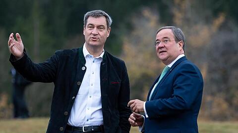 Wer wird es: Markus Söder oder Armin Laschet?.