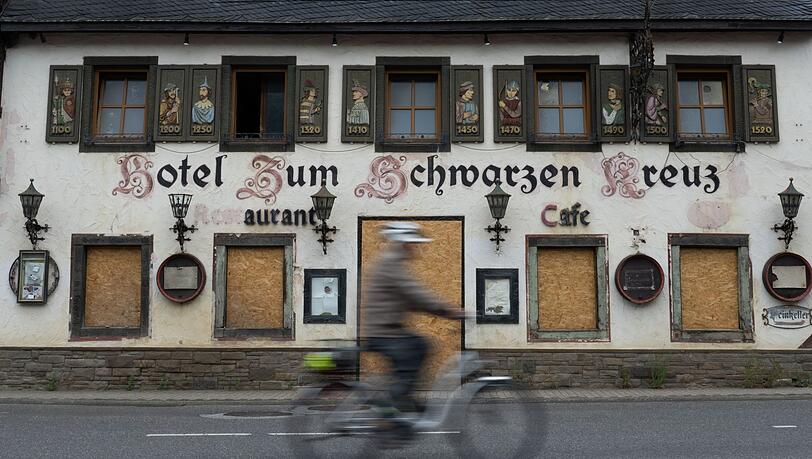 Nach der verheerenden Flutkatastrophe im Ahrtal im Juli 2021 sind in vielen Ortschaften noch immer Wiederaufbauarbeiten im Gange. (Archivbild)