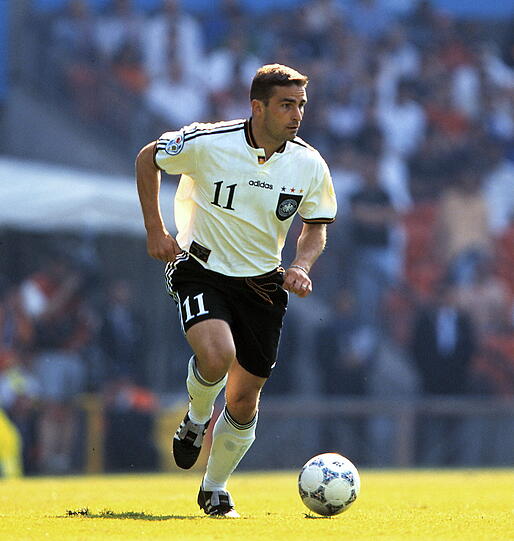 Auch Stefan Kuntz blieb dem Fußball treu. Als Trainer arbeitete er für Borussia Neunkirchen, den Karlsruher SC, Waldhof Mannheim und LR Ahlen.