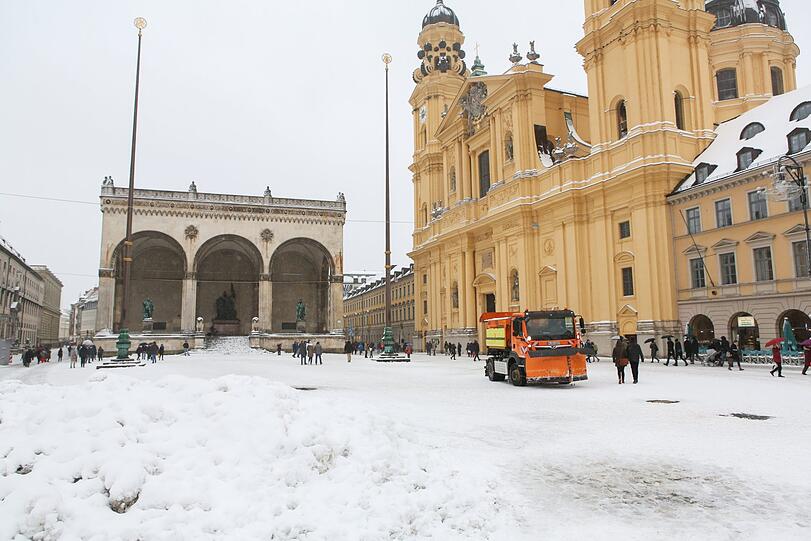Schneemassen am Odeonsplatz.