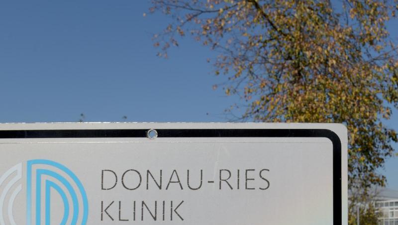 Vor der Donau-Ries Klinik in Donauwörth weist ein Schild auf das Haus hin. Foto: Stefan Puchner/Archiv Vor der Donau-Ries Klinik in Donauwörth weist ein Schild auf das Haus hin. Foto: Stefan Puchner/Archiv