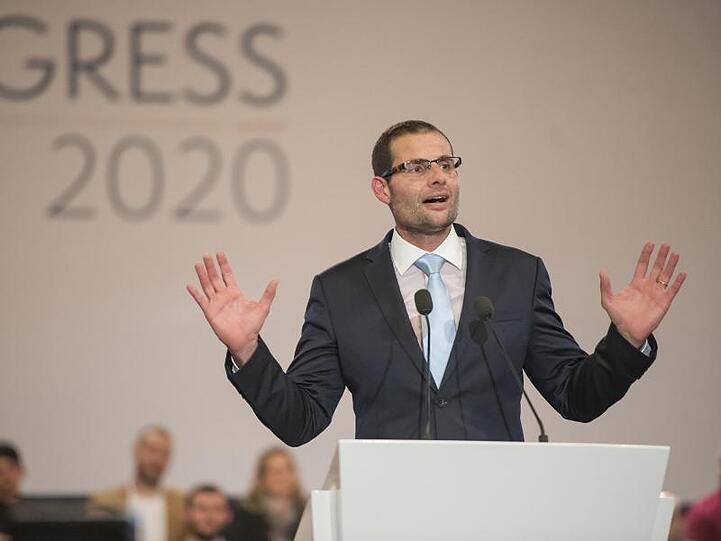 Der Rechtsanwalt Robert Abela löst den angeschlagenen Premier Muscat in Malta ab.