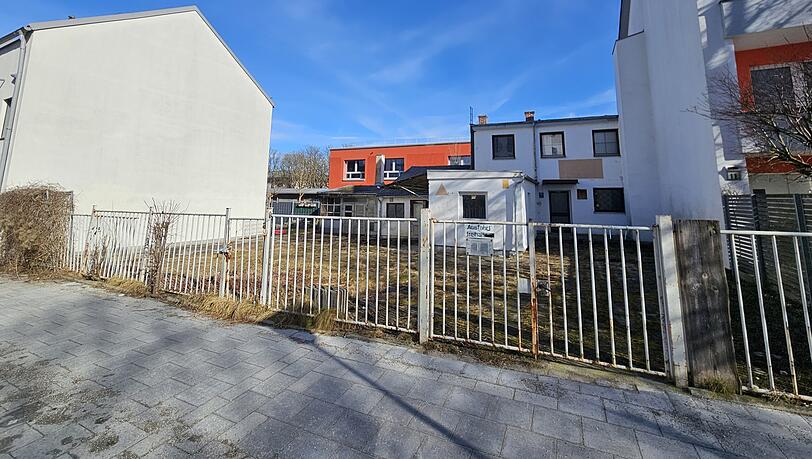 Das Grundst&uuml;ck an der Ruhestra&szlig;e in der Oberen Au. Seit zehn Jahren liegt es brach, nun soll es bebaut werden.