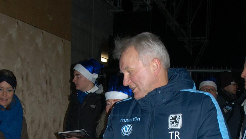 Beim dritten Adventssingen kamen erstmals auch die Löwen selbst - in der heiklen Situation derzeit eine willkommene Geste bei den Fans.
