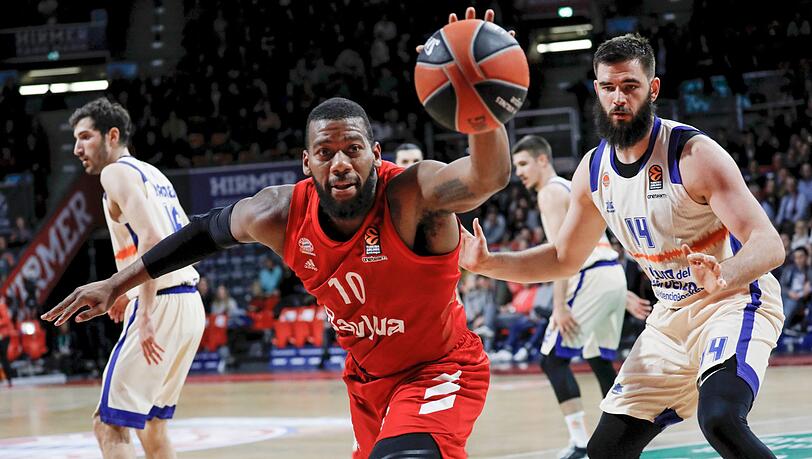 Greg Monroe - hinter ihm Valencias Bojan Dubljevic - war mit 15 Punkten bester Werfer des FC Bayern. Greg Monroe - hinter ihm Valencias Bojan Dubljevic - war mit 15 Punkten bester Werfer des FC Bayern.