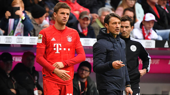 Niko Kovac (li.) würde rückblickend anders mit Thomas Müller umgehen.