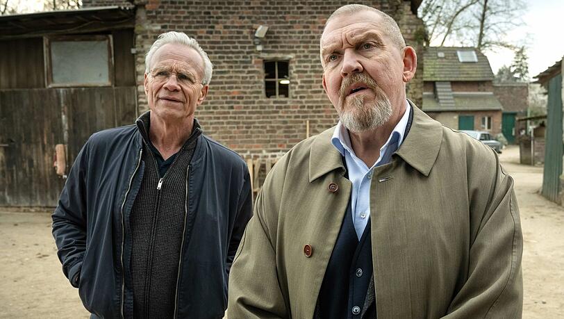 Dass es die Kölner Routiniers Ballauf (Klaus J. Behrendt, links) und Schenk (Dietmar Bär) in ihrem 96. Fall mal mit Preppern zu tun bekommen, hätten sie zu Beginn ihrer "Tatort"-Karriere 1997 auch nicht gedacht. Dass es die Kölner Routiniers Ballauf (Klaus J. Behrendt, links) und Schenk (Dietmar Bär) in ihrem 96. Fall mal mit Preppern zu tun bekommen, hätten sie zu Beginn ihrer "Tatort"-Karriere 1997 auch nicht gedacht.