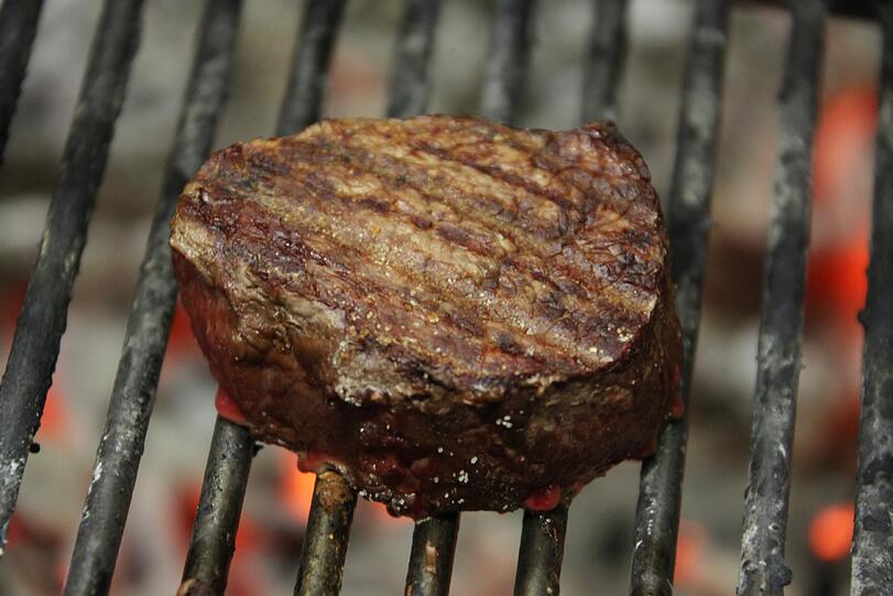 ...und kann beim Grillen zuschauen. Wenns fertig ist, ertönt ein "Muuuh".