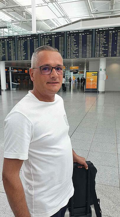 Die Geschäftsreise nach Sofia ist für Egon Bichler gestrichen. Die Geschäftsreise nach Sofia ist für Egon Bichler gestrichen.
