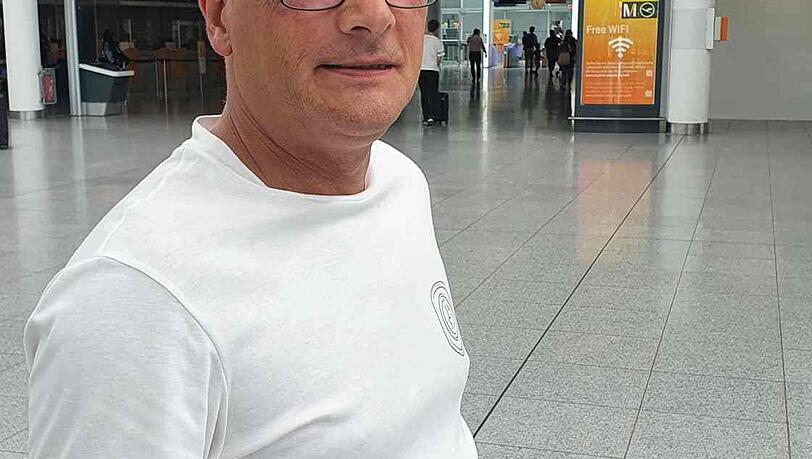Die Geschäftsreise nach Sofia ist für Egon Bichler gestrichen. Die Geschäftsreise nach Sofia ist für Egon Bichler gestrichen.