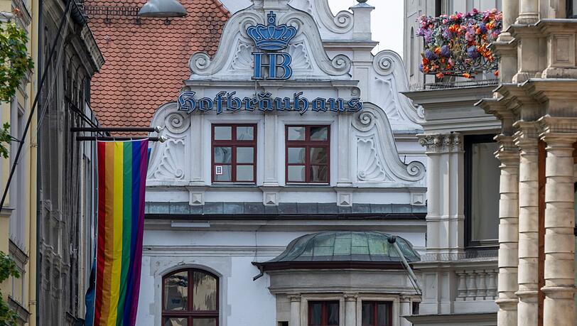 Das Münchner Hofbräuhaus ist (mindestens) Bayerns bekanntestes Wirtshaus.