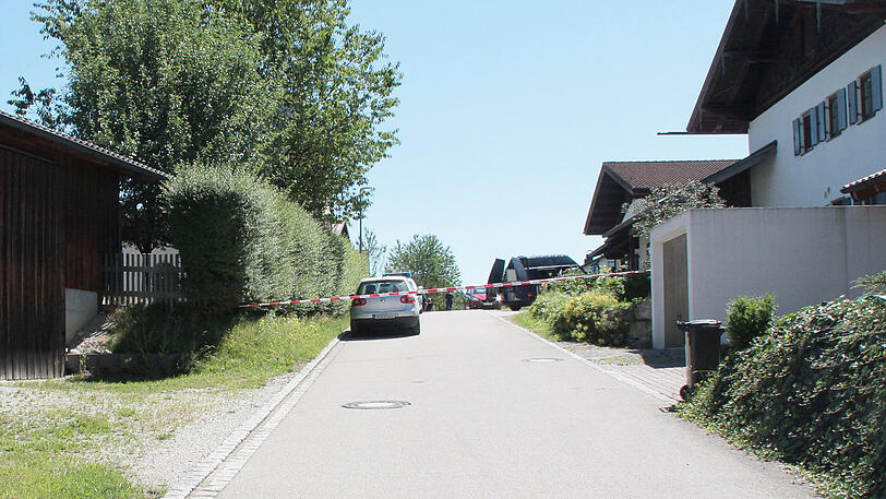 Ein Achtjähriger ist in Vogtareuth (Landkreis Rosenheim) erschossen worden. Die Bilder vom Tatort.