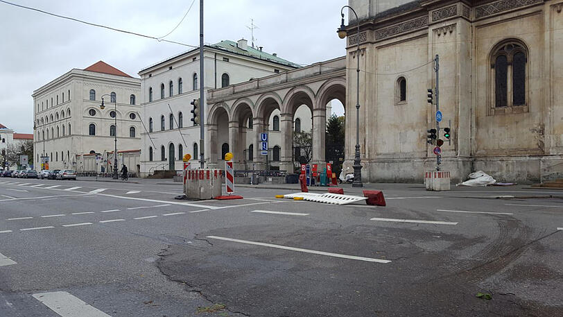 Herwart pfeift durch die Ludwigstraße.