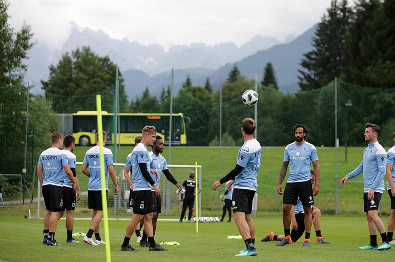 Nach Kaffee und Kuchen ging es am Dienstag direkt zur ersten Trainingseinheit in die Kaiserwinkl-Arena.