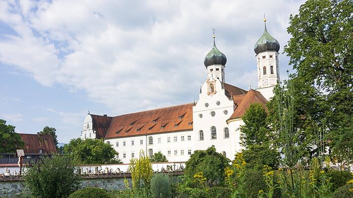 Eins der bekannteren Ausflugsziele: Das Kloster Benediktbeurn ist immer einen Besuch wert. Aber auch die neun anderen Vorschläge, die wir in diesem Artikel zusammengetragen haben.