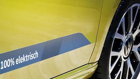 Elektronisches Bezahlen und drahtlose Updates über eine App sind nur zwei Aspekte der Software-Strategie von VW.