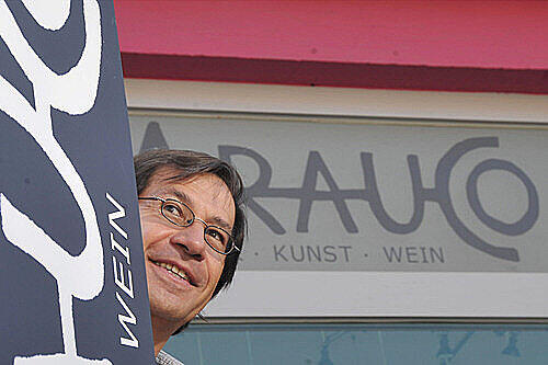 Lädt mit den Werken von 30 Künstlern zum Blick auf 15 Jahre Galerie Arauco: Alejandro Franco.