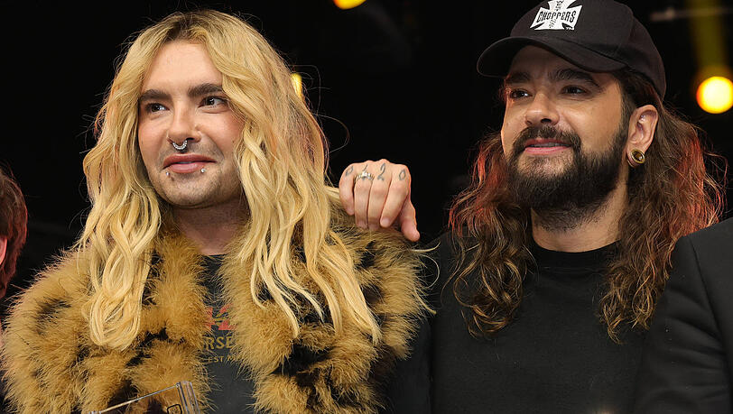 Im Gespr&auml;ch mit Zwillingsbruder Tom (re.) erz&auml;hlt Bill Kaulitz von einem Date in M&uuml;nchen. Wer der Mann ist, mit dem er sich getroffen hat, h&auml;lt der S&auml;nger geheim.