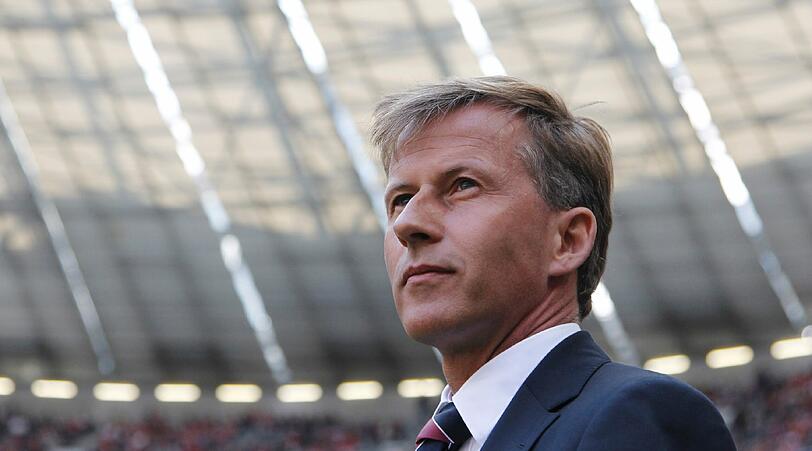 Andries Jonker reist direkt nach seinem ersten Spiel als Bayern-Cheftrainer nach Amsterdam zu seiner kranken Mutter.
