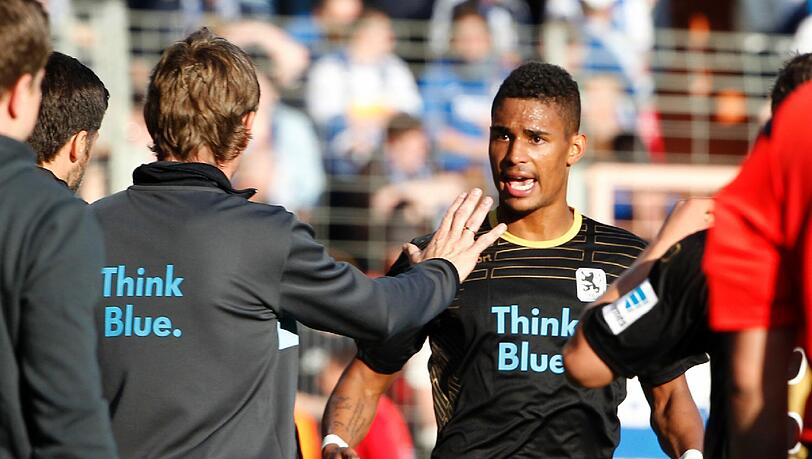 Markus Ahlen und sein bisher einziger treffsicherer Spieler Rubin Okotie. Markus Ahlen und sein bisher einziger treffsicherer Spieler Rubin Okotie.