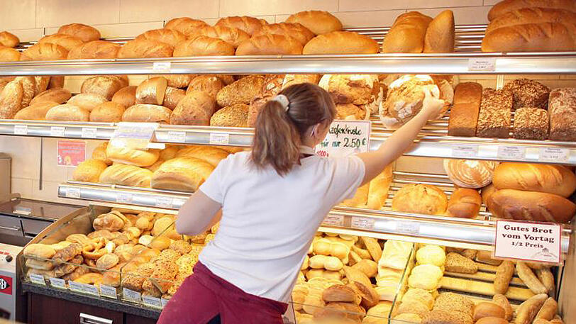Eine Verkäuferin in einer Bäckerei. Vor allem Frauen sind in einer Teilzeitbeschäftigung.