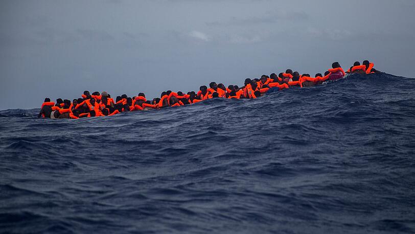 AUf dem Mittelmeer kam es erneut zu einer Flüchtlingstragödie. (Symbolbild)