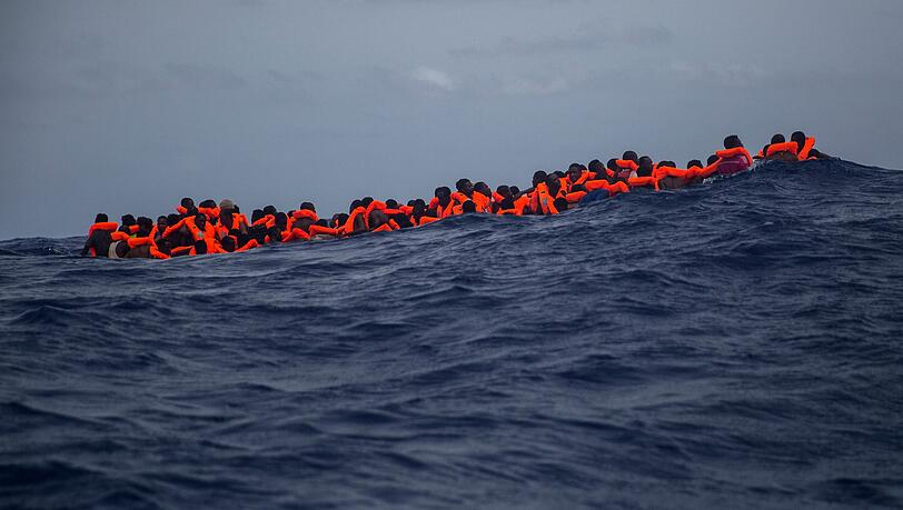 AUf dem Mittelmeer kam es erneut zu einer Flüchtlingstragödie. (Symbolbild) AUf dem Mittelmeer kam es erneut zu einer Flüchtlingstragödie. (Symbolbild)