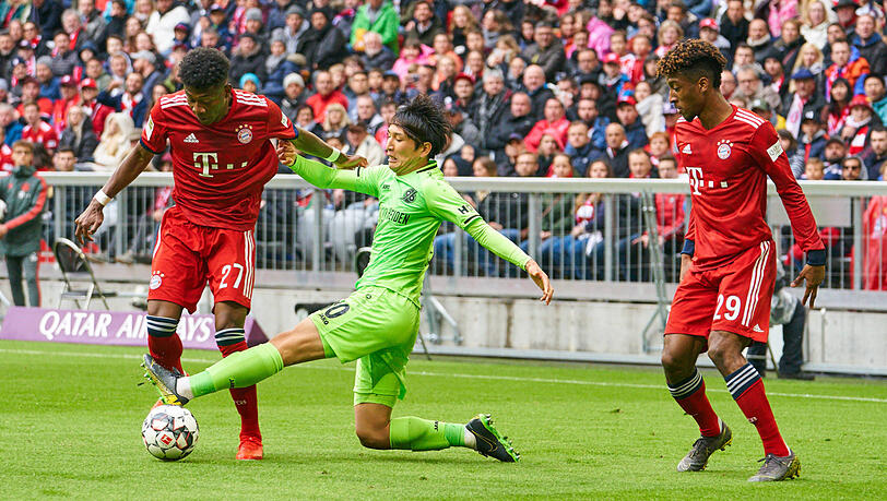 David Alaba und Kingsley Coman sind mit dem FC Bayern deutlich überlegen. David Alaba und Kingsley Coman sind mit dem FC Bayern deutlich überlegen.