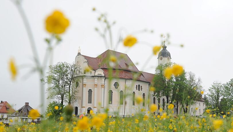 Die Wieskirche ist ein bekanntes Postkartenmotiv. Hier gaben sich Felipa Prinzessin von Bayern und Filmproduzent Christian Dienst das Ja-Wort Die Wieskirche ist ein bekanntes Postkartenmotiv. Hier gaben sich Felipa Prinzessin von Bayern und Filmproduzent Christian Dienst das Ja-Wort